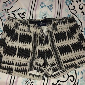 Patterned shorts 💕
